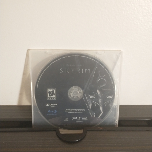 Elder Scrolls V: Skyrim for Playstation 3 (Disc Only) - Picture 1 of 3